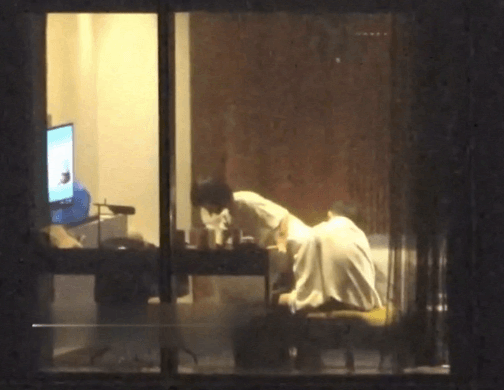 【五星级酒店窗外偷拍】小情侣玩的很花边喝酒边吃鸡