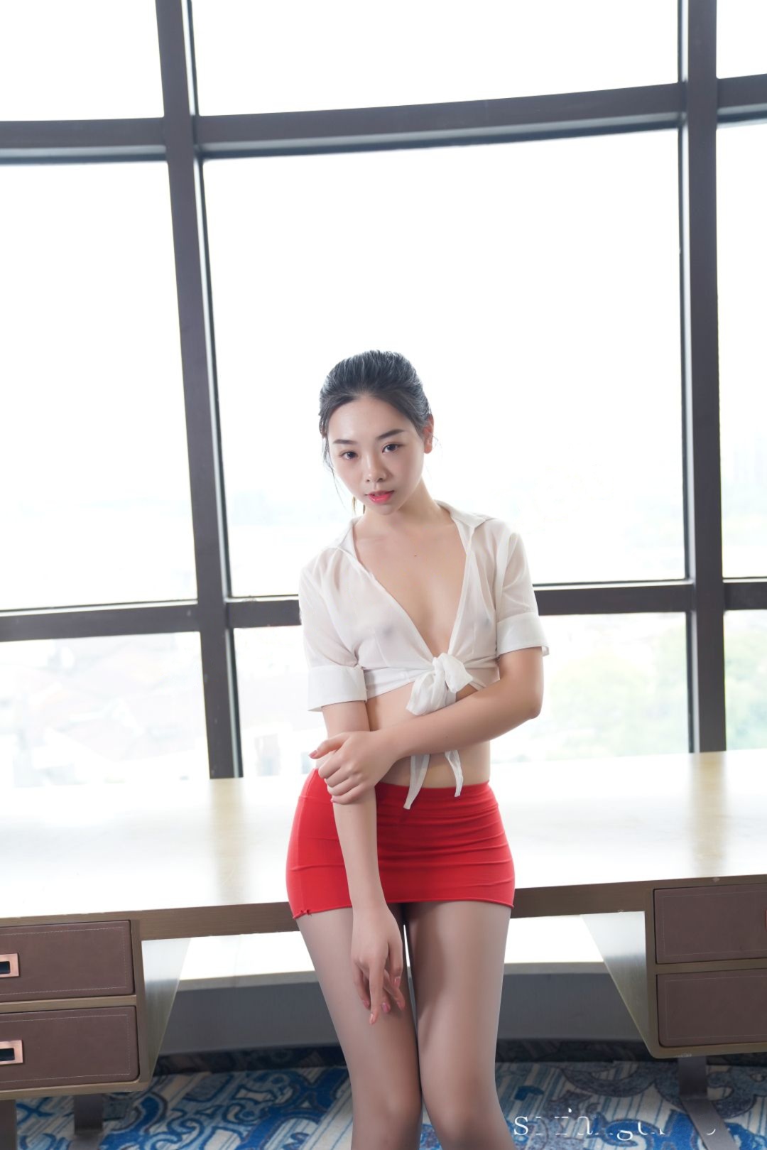 ஐ丝拍系列ஐ眼镜甜妹娇娇 大尺度S级套图+摄影师玩穴视频