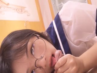 约拍高中嫩妹，最终肉偿，可爱小妹妹乖乖给摄影师口交啪啪啪，掰开粉嫩小穴让摄影师抽插；约操水手服萝莉，眼镜反差淫水从小穴慢慢流出，最后无套爆操内射