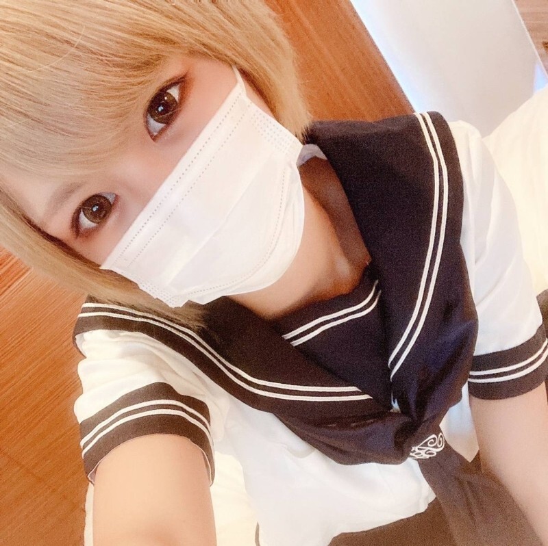 FC2-PPV-4739180 [无码] ★ 短发美女玩弄老男人的鸡巴，老男人简直疯了！他骑在她身上，把鸡巴插进去，美女翘起臀部骑在他身上，然后爆发性地中出！