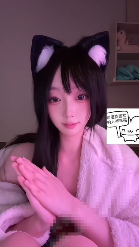 ✅网红 舔甜微 清纯极品妹子 上面正常直播聊天 下面插B自慰