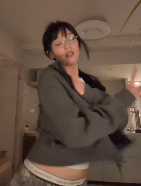 推特裸舞小美女 yum707玉米 2月开门裸舞 DJ心如止水 奶头卡衣