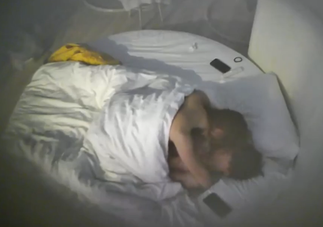 上帝视角 2-25 小伙子想一招鲜吃遍天 但明显没能让自己女朋友满意 前期还是女上 这年轻人也是不行