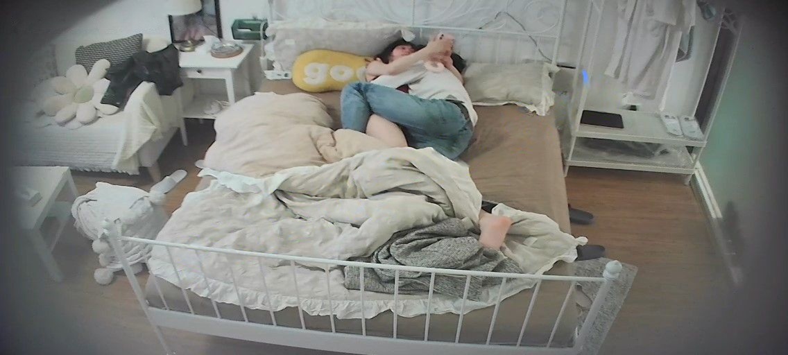 ⏪酒店偷拍⏩牛仔裤班花被男友带到酒店操逼