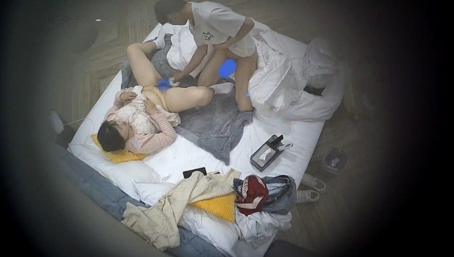 ⏪酒店偷拍⏩极品女大让男友用手指插穴忍不住激情操逼