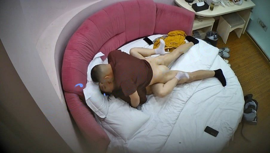 ⏪酒店偷拍⏩戴眼睛少妇被男人压着操穴