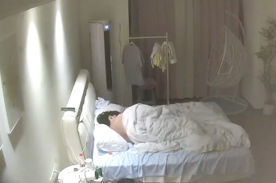 上帝视角 4-19 嫩妹的腰 杀人的刀啊 小美女蛤蟆式体位 水蛇腰晃动给男人生理心理双重享受 操她得死
