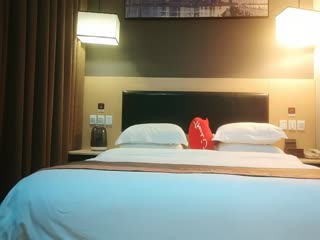 足疗洗浴会所撩妹约到个会所女营销宾馆开房偷偷摘套内射被发现后怒骂你是人吗