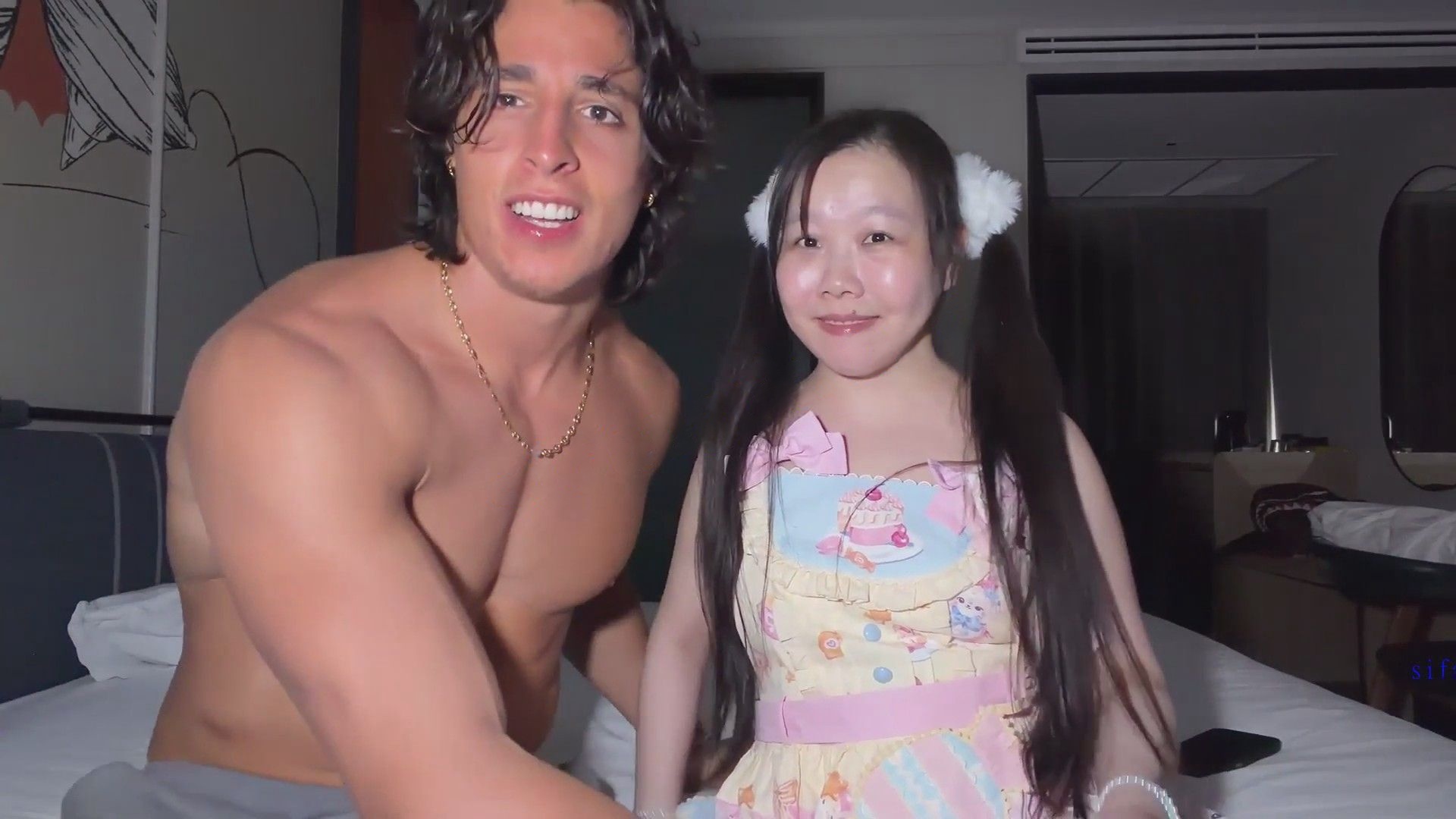 【重磅】萝莉淫妻 【冰凌紫萱】全露脸挑战美国最持久男优