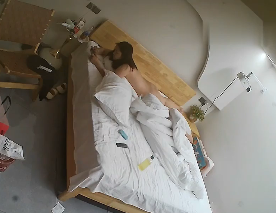 乐橙 5-13 极品大奶少妇 谁不想自己的媳妇有这么一对又大又挺的奶子 用来打奶炮直接原地起飞好吧