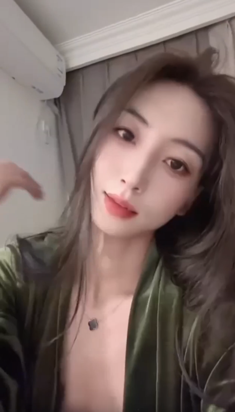 【抖音】极品宝妈博主【九儿是淘淘妈】大尺度私拍 超骚