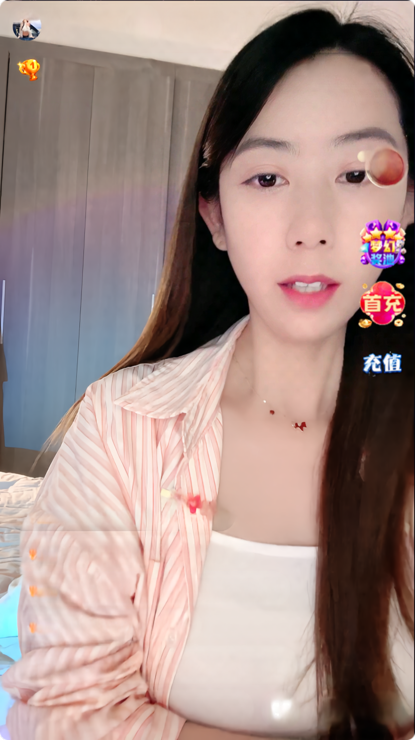 初夏人气少妇-慕夏(酥心)私下1V1再度来袭口阳具双道具自慰