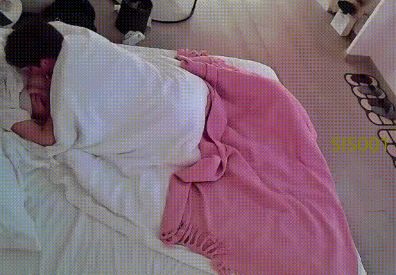 鹰眼视界 6-29 小美女跟男生开房 男生猴急的掀衣服啃奶 小美女好嫩会的姿势还不少 被男人搞了两炮