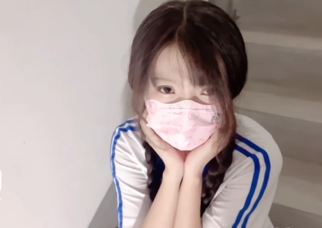 荔枝味奶盖-表妹的淫荡假期兄妹淫乱强制深喉后入完全塞满