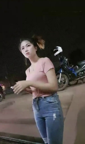 （金三角）两兄弟国外嫖娼20岁左右的小姑娘  价格不贵行货