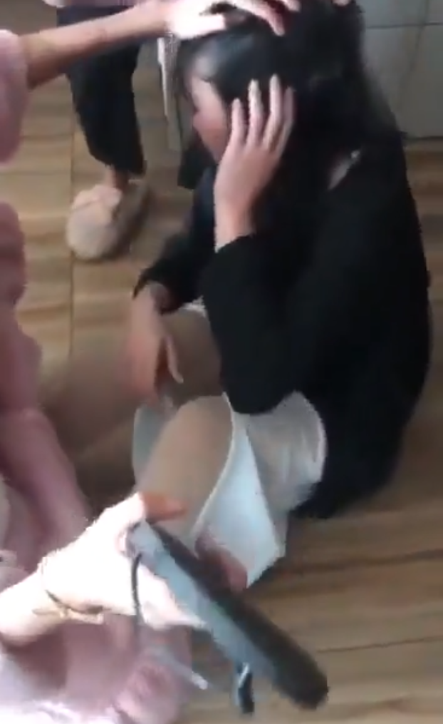 【换妻自拍】2对夫妻玩换妻游戏 精对白精彩