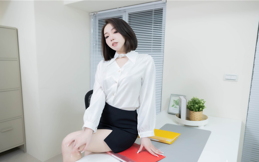 JVID《雅捷》淫乱情色❤️恶作剧笔记本
