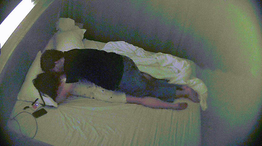 民宿酒店 8-19 刚入住的时候小美女还不让操 男人一拉粘着终于在退房前拿下 操完之后直接内射骚穴