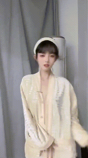⚫️抖音完美胸型精神小妹【小小】定制露脸裸舞一对一