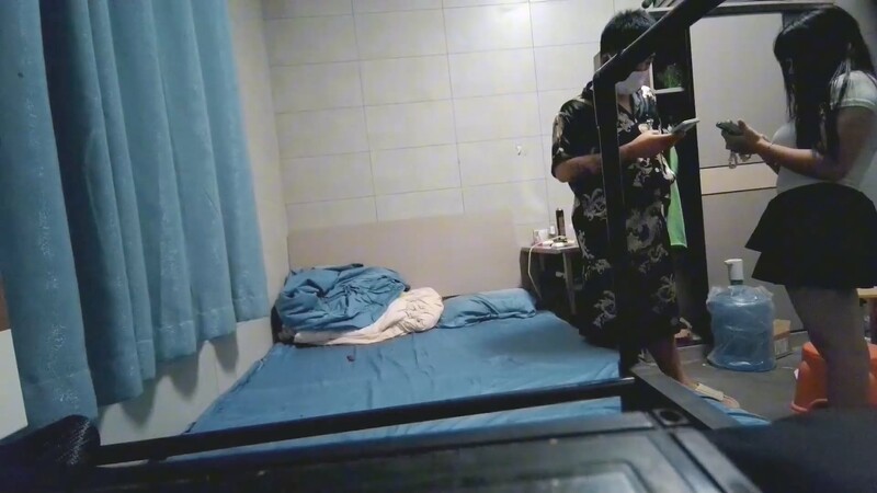 【精品猎艳】肉弹亲妹馒头逼 – 操腻护士妹妹就叫鸡 白嫩的奶子特别紧实 骑乘肉棒真想夯死我 射满浓浓套子